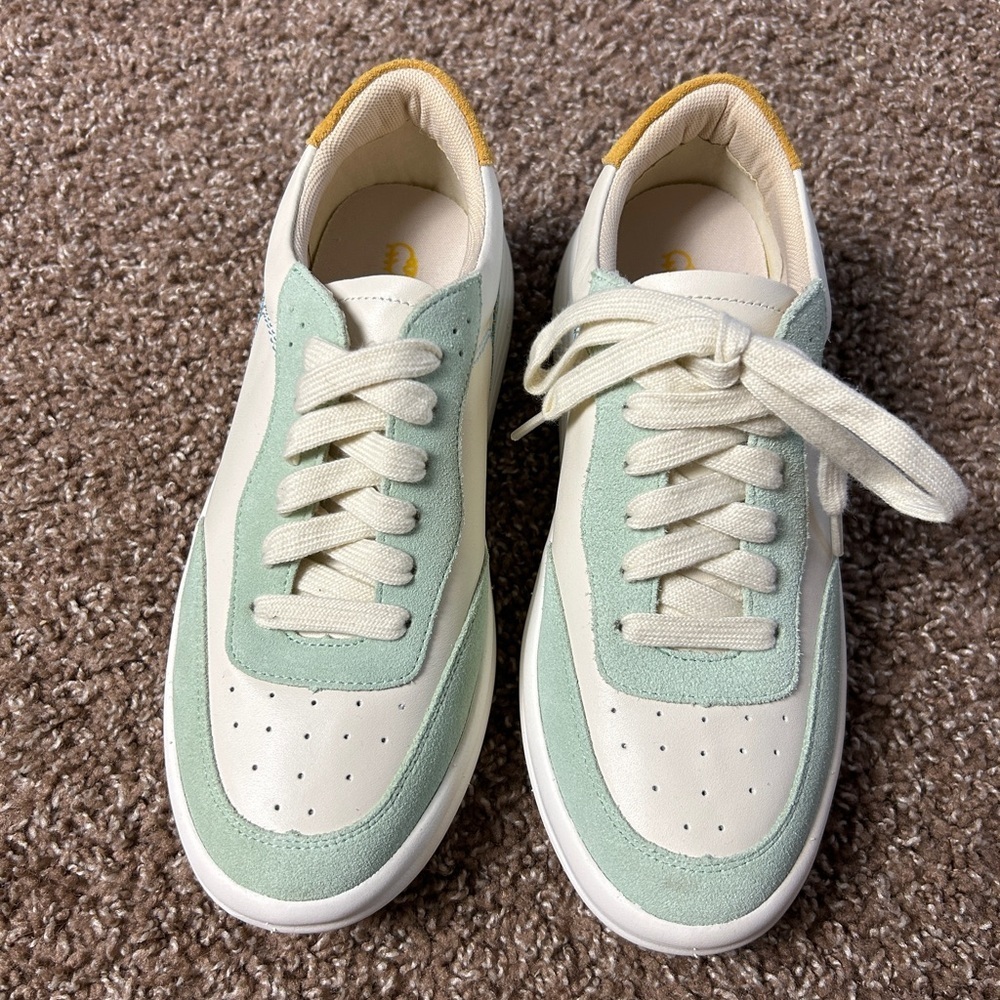 Lamo‎ Green and Cream Slippers with Suede Accents